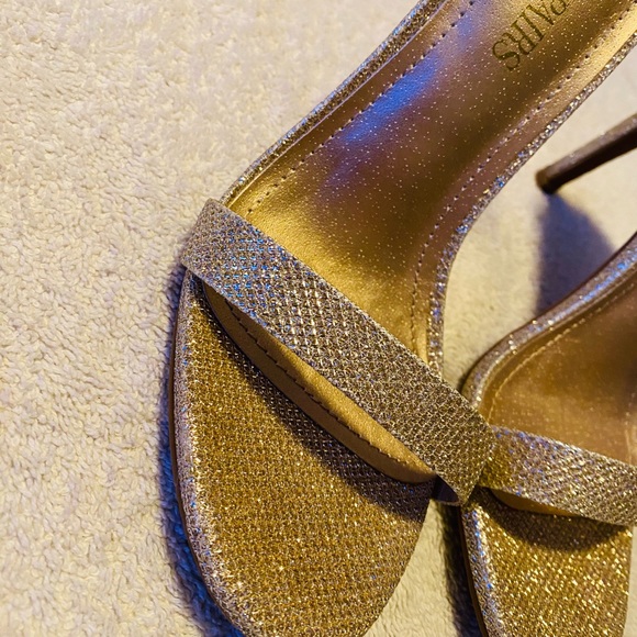 Brand New Sparkly Heels by DREAMPAIRS - size 6 1/2 - heel height 4” - box 26 - Picture 2 of 8